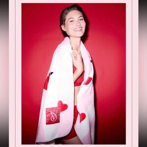 💘 NWT Victoria’s Secret Cupid Hearts Pink White Cozy Plush Throw Blanket 💘
